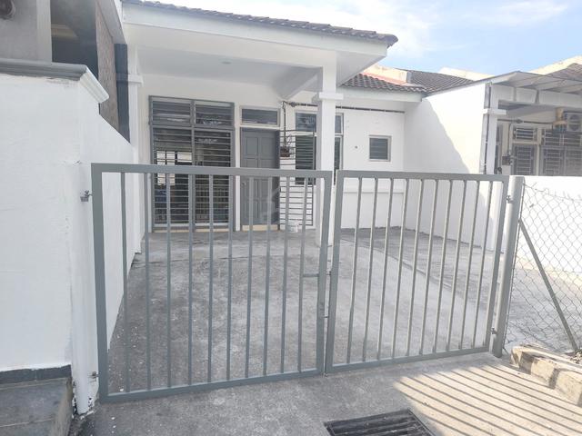 Single Storey House at Bandar Saujana Putra (renting fast !!!) 1