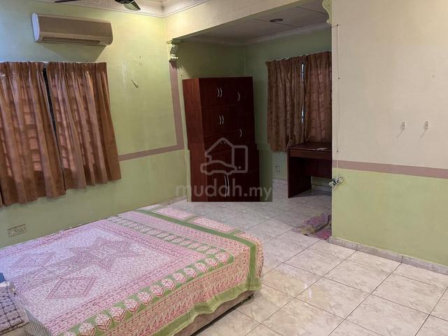 Bukit subang , 2 storey terrace link house , 4 bed rooms , air cond, 1