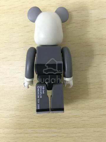 BE@RBRICK KAWS 100% (As-is condition) - photo 2 of 6