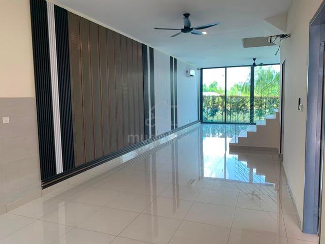 Corner 2 sty semi-d taman lestari putra |seri Kembangan|partly furnish 1
