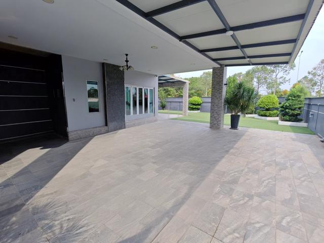 Yarra Park Luxury 2-Storey Bungalow | Big Land & Spacious Build 1