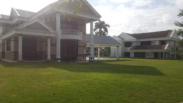 Tanjong Puteri Golf Resort Bungalow 1