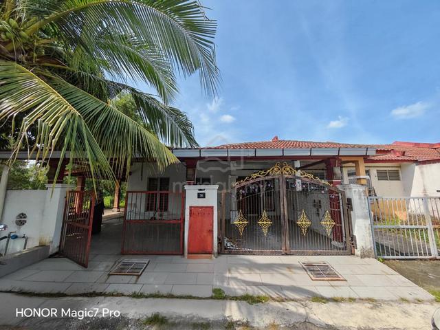 Corner Lot Single Storey Bandar Saujana Putra, Renovated with Approval 1