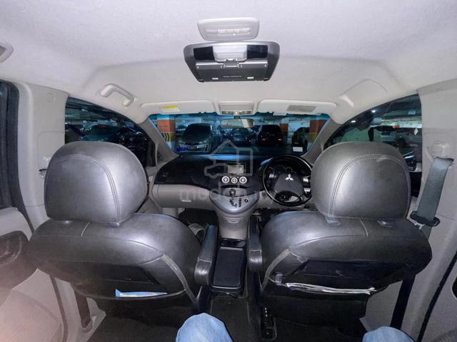2010 Mitsubishi GRANDIS 2.4 FACELIFT (A) - 5