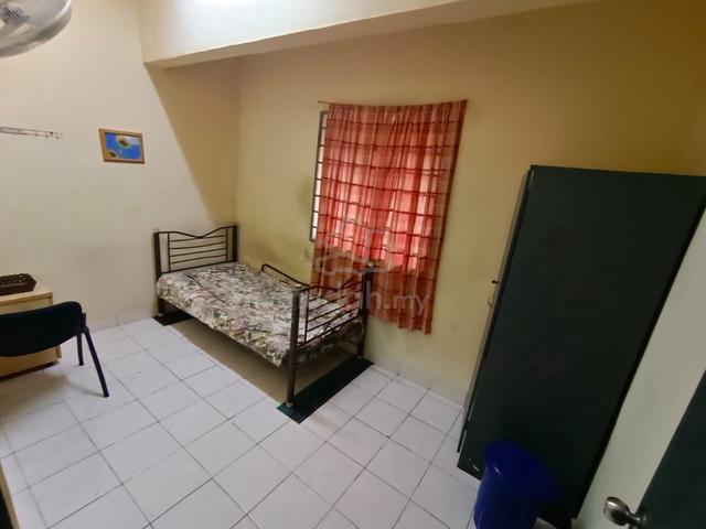 Telok Gong Klang, Bilik Sewa Lelaki  1