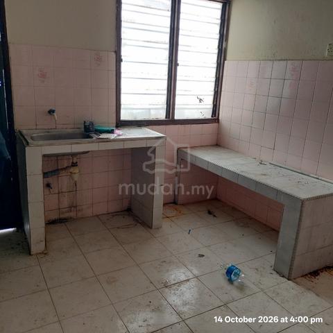 Petaling jaya sungai way house , 2 bed 1 bath room, level 1 1