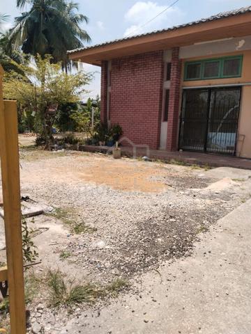 Corner Lot Semi Detached in Taman Paroi Jaya 1
