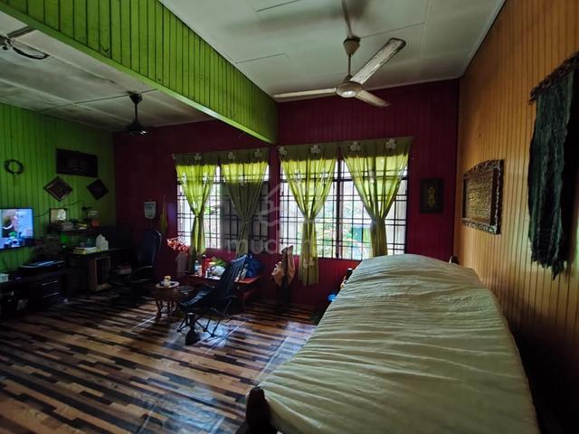 Tanah Lot Beserta Rumah Banglo Di Kg Bukit Kecik, Kuala Terengganu 1