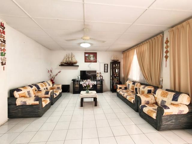 Prime ❗️Jalan Stampin Barat Double storey Intermediate For Sale 🏠 1