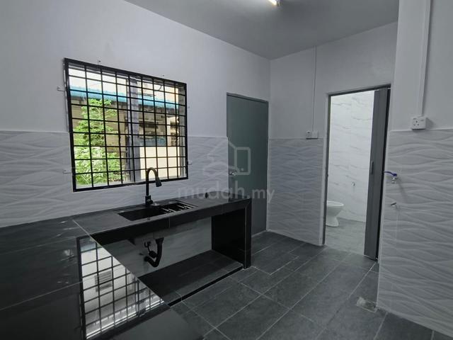 【 kitchen extended, furnished 】 2 Storey House, Jalan Anggerik 3B 1