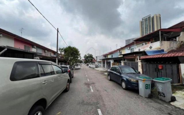 Tampoi Taman Bukit Mewah Jalan Mewah Ria L.M.Cost Double Storey House 1