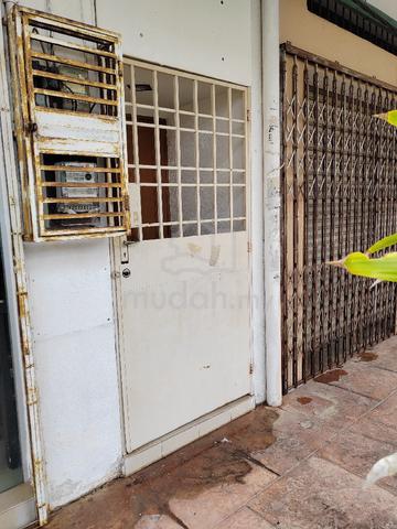 room for rent with gym room 1