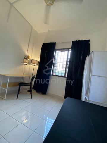 Bilik MASTER Lelaki Furnished Subang Airport Inc Utilities Free WIFI 1