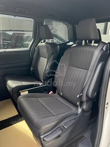 Toyota VOXY SG - 3