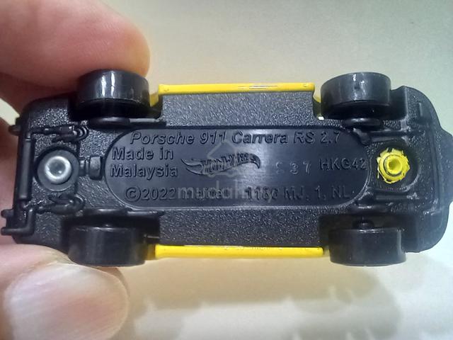 Hot Wheels Porsche 911 Carrera RS 2.7 (Yellow) Car - photo 6 of 6
