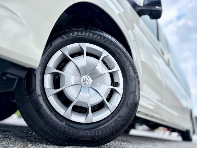 Toyota HIACE 2.8 SLWB WINDOW VAN (A) READY STOCK - 2