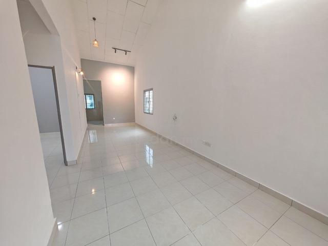 Full Loan / Taman Mengkibol @ Kluang / Single Storey / End Lot unit 1