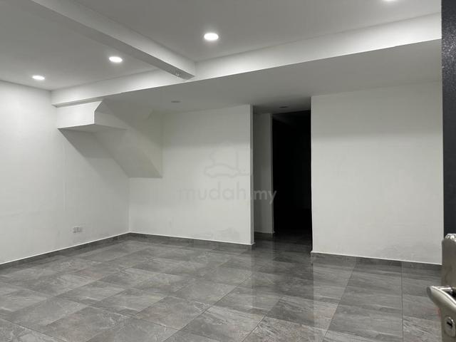 Fully renovated corner double storey taman klang utama 1