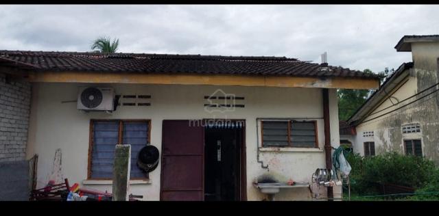 Single storey house at Taman Tun Sambanthan, Sungai Siput Perak. 1