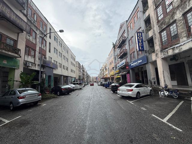 Bandar Indahpura @ Kulai Four Storey Terrace Shoplot (Ground Floor) 1