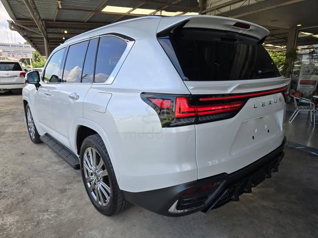 2022 Lexus LX600 Executive - 4