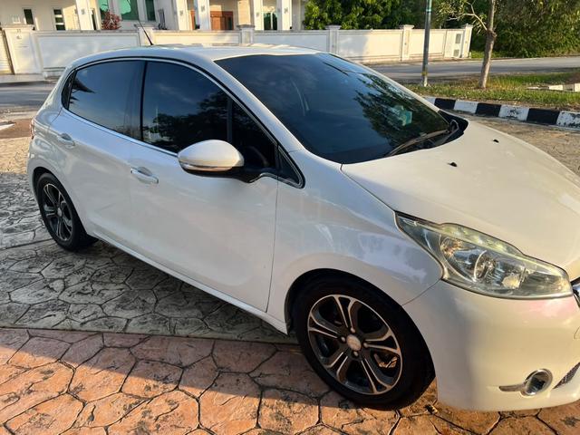 2014 Peugeot 208 1.6 VTI ALLURE (A) - 5