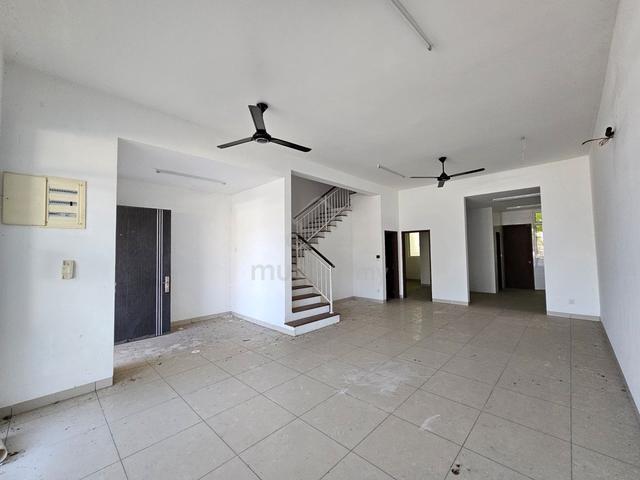 Sell below market value 3 storey terrace Taman Aston Timur 1