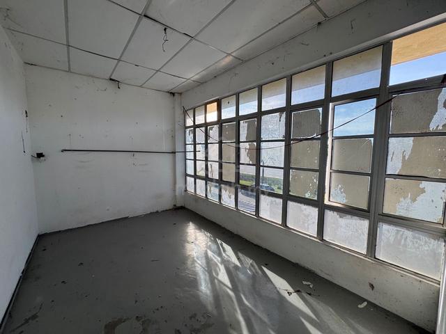 BANDAR PUTRA BERTAM FIRST FLOOR SHOP LOT FoR RENT 1
