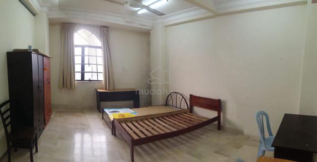 Spacious room Floral Green Condo opposite UTAR Bdr Sglong  1