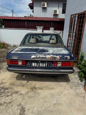 1981 Mercedes Benz 200 2.0 (A) - 4
