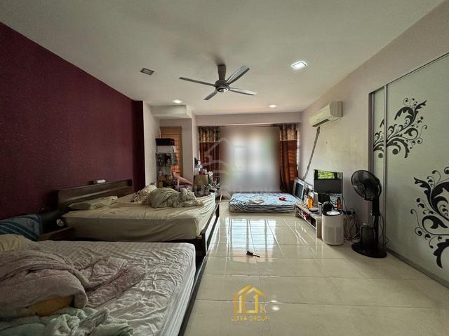 Bandar Bukit Tinggi 2 superlink 24x75 Gated guarded area 1