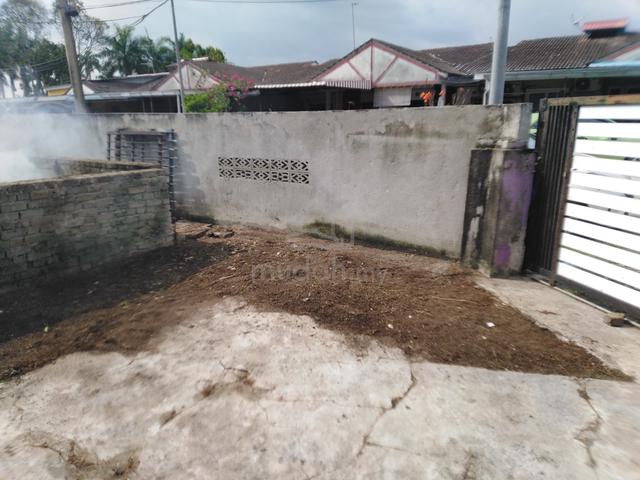 Rumah teres 2 tingkat corner lot 2