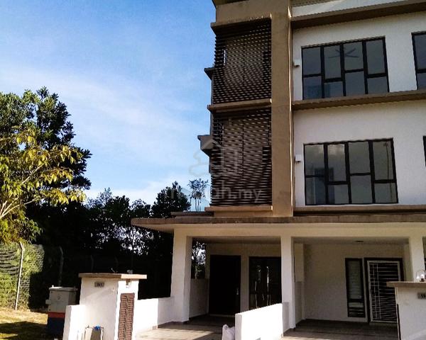 N'Dira @ 16 Sierra Puchong South Townhouse End Lot Rent Near mmu Cyber 1