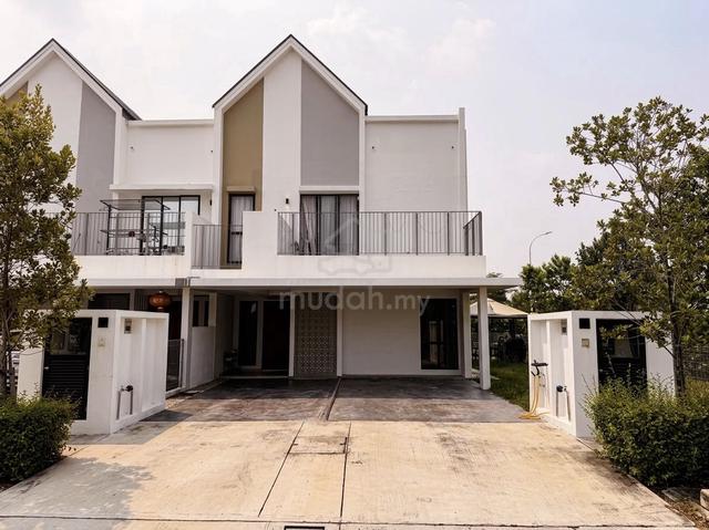 CORNER UNIT WELL MAINTAINED Townhouse Casa Bayu Cybersouth Dengkil 1
