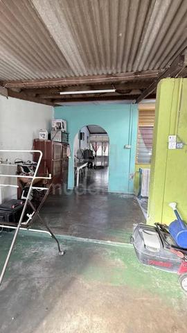 Lokasi strategik di kawasan Bukit Rambai yang matang  1
