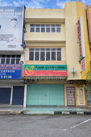 Rumah Kedai 3 Tingkat Medan Gopeng,Ipoh 1