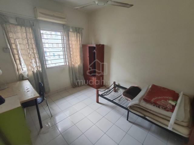 Bilik Medium Suriamas Condominium 1