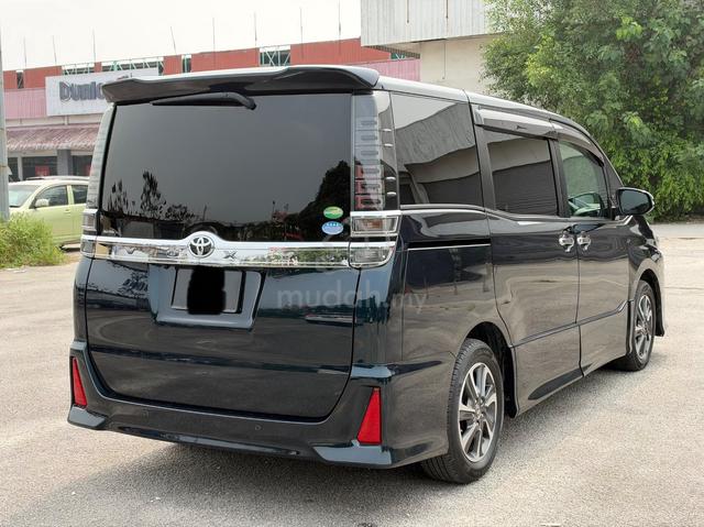 Toyota Voxy 2.0 X - 2