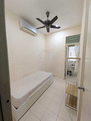 Jelutong Small Room with Private Toilet for Rent 1