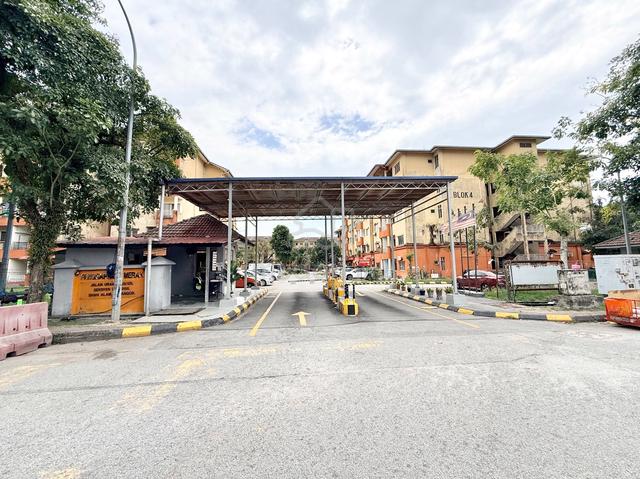Merak Apartment (Shah Alam) 1