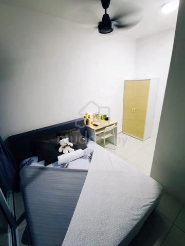 Pinnacle Sri Petaling Female balcony room for rent 1