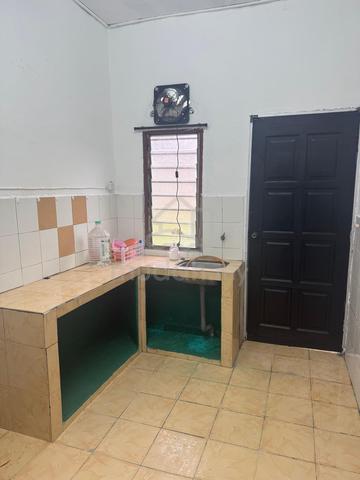 Rumah sewa kampung selancar pagoh 1