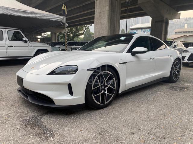 2024 Porsche Taycan Sport Chrono Panoramic Roof - 4