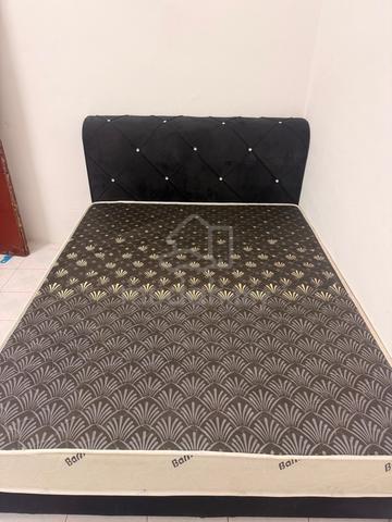 queen bed set - photo 2 of 2