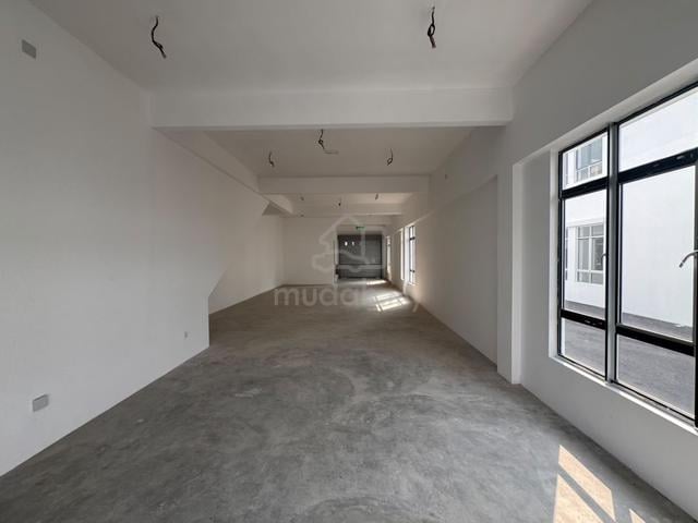 Saujana Utama, Brand New Commercial Unit 1