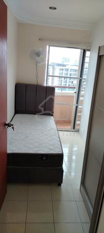 Single Room balcony,Female,Cengal Condo,5Min LRT Salak selatan 1