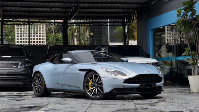 2017 Aston Martin DB11 5.2 V12 (A) - 1