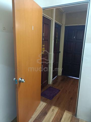 Desa Pandan Blok B8, Kampung Pandan Single Room Male Only 1