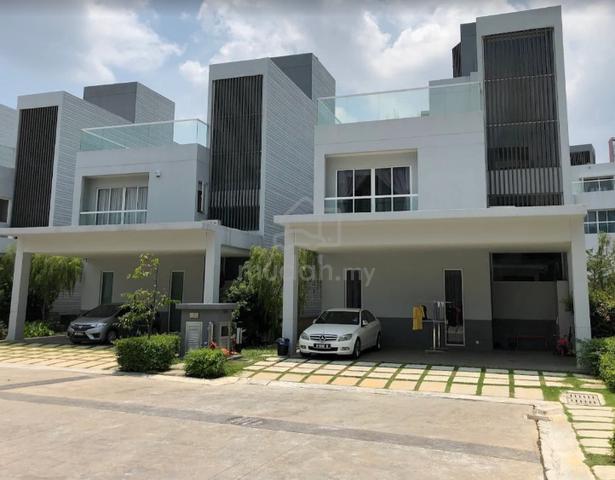 Lakefront Villa 1