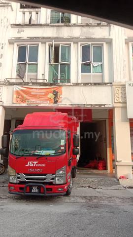 Behind Lotus Kjg !! Walking distance @Mrt !! GF Shop Lot !! 1